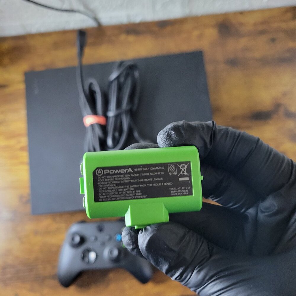 Xbox One X 1TB